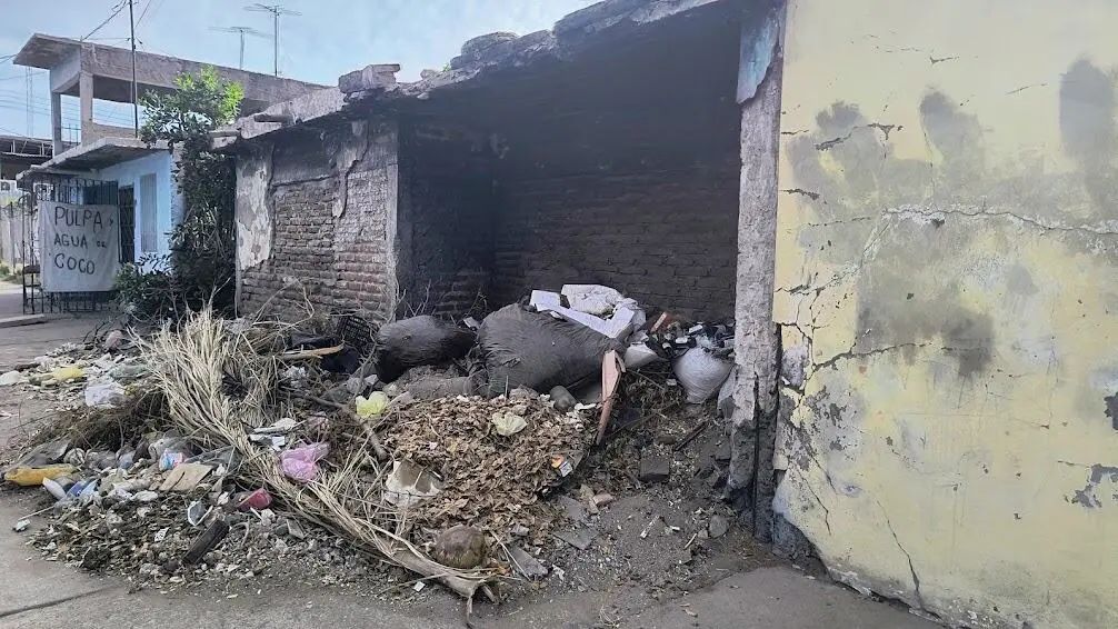 Vecinos de la colonia Cortinas de Cajeme reportan vivienda en abandono