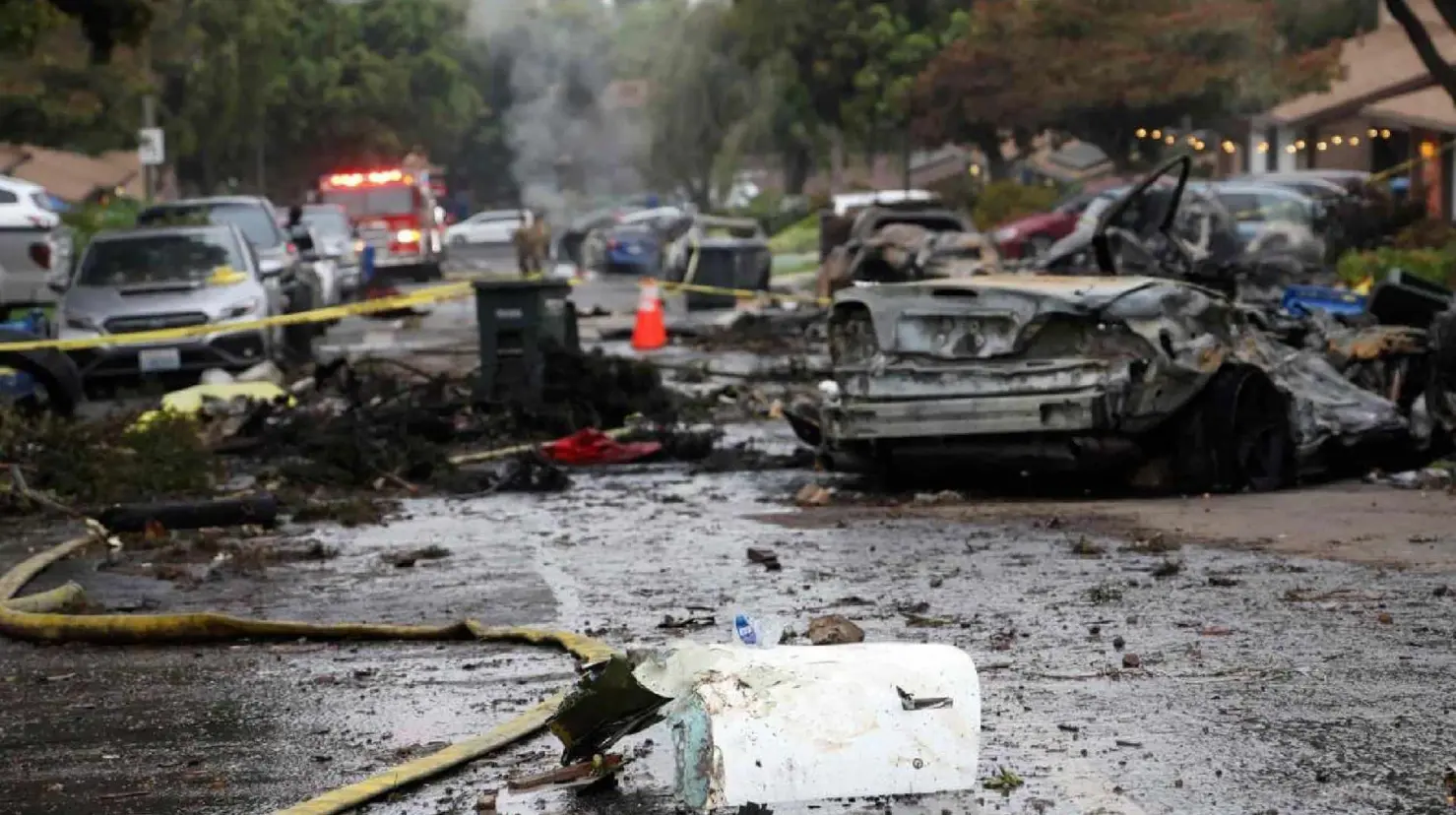 Tragedia aérea en San Diego: avión privado se estrella en barrio militar y deja varios muertos
