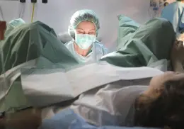 Presenta posibles lesiones tras parto natural 