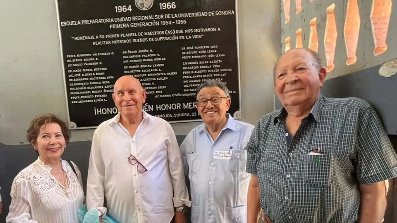 Ceremonia de develación en honor a los primeros profesores de Epurs