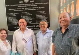 Ceremonia de develación en honor a los primeros profesores de Epurs