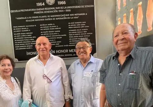 Ceremonia de develación en honor a los primeros profesores de Epurs
