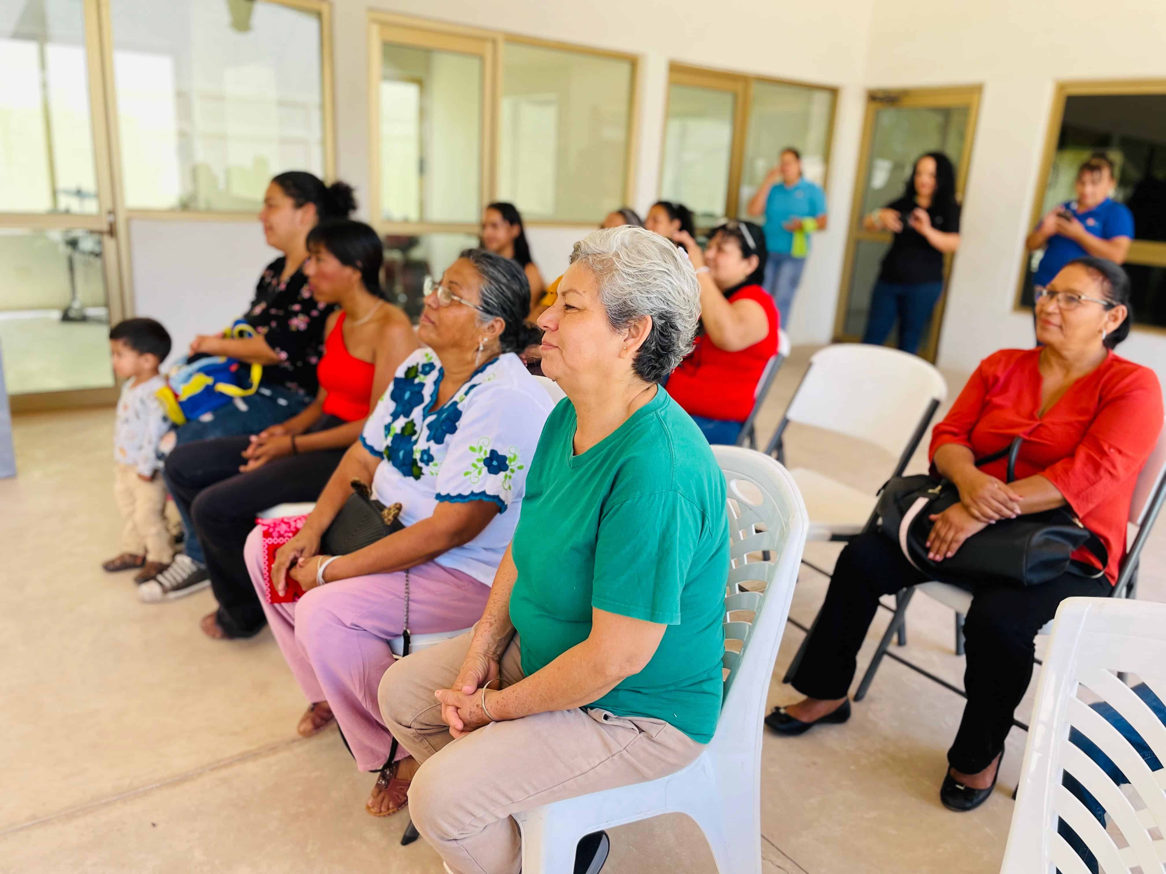 Mujeres del sur de Sonora reciben donativos para proyectos productivos