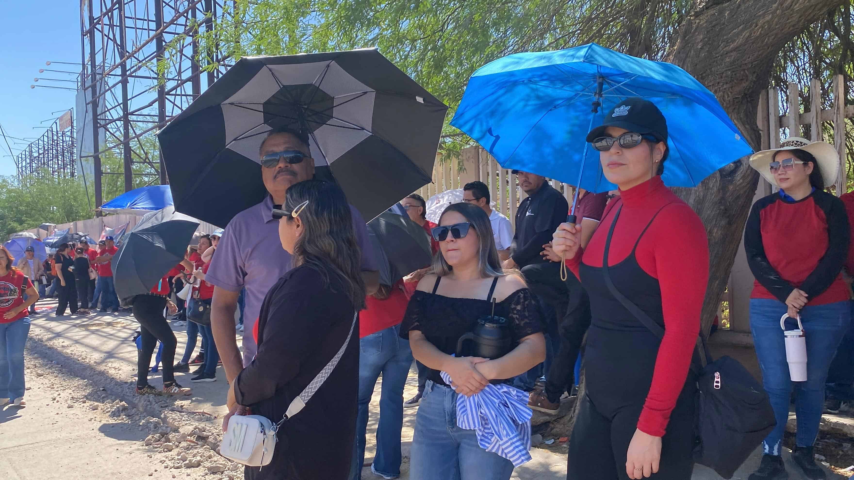 Magisterio se manifestó frente al Aeropuerto Internacional de Hermosillo