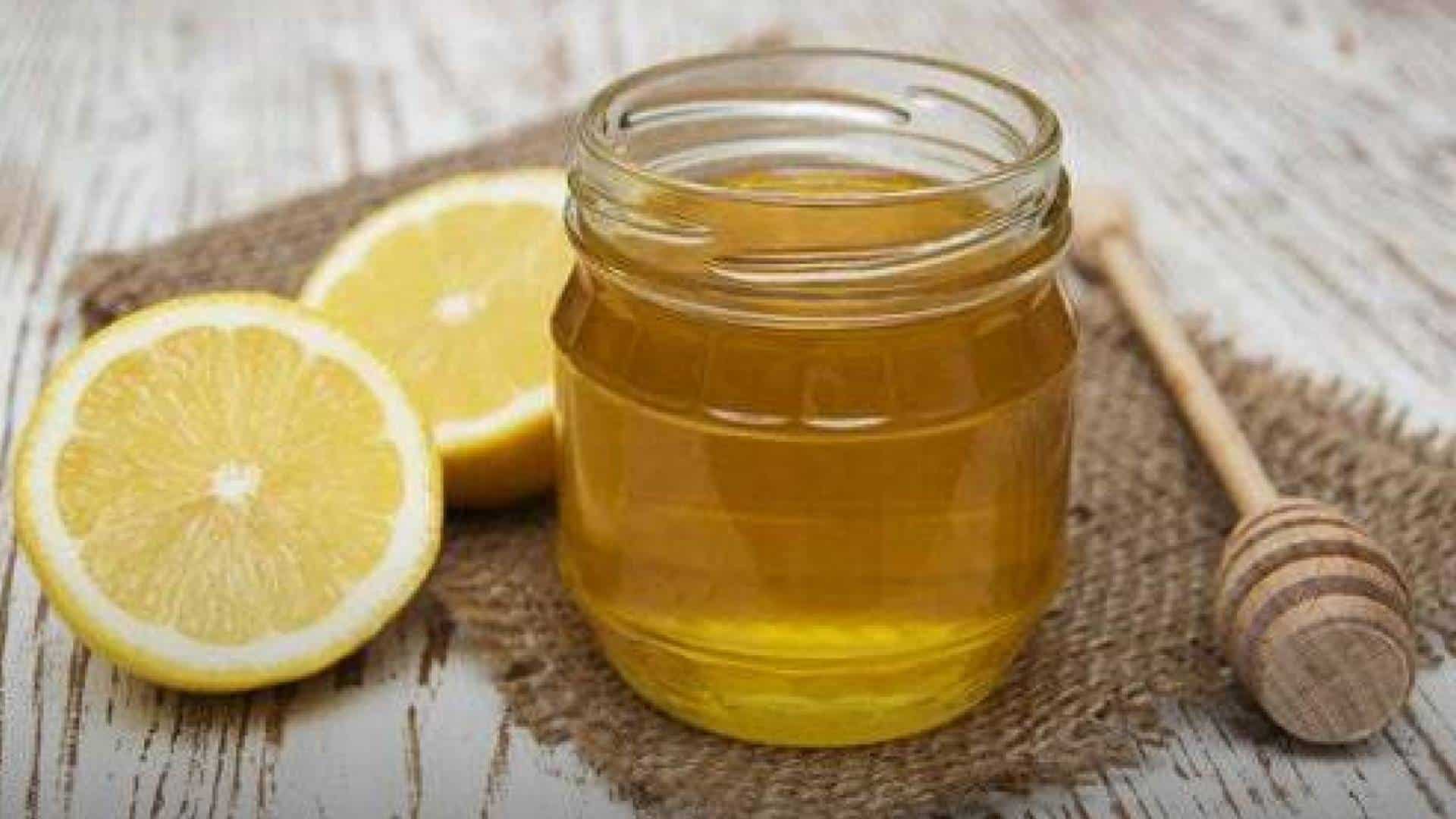 ¿Tomar miel con limón realmente alivia la tos? Esto dicen expertos y la ciencia sobre este popular remedio casero