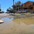 Reportan drenaje colapsado en la colonia Valle Dorado