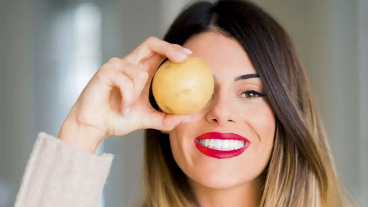 El remedio casero de la abuela, descubre el poder de la mascarilla de papa para un rostro uniforme