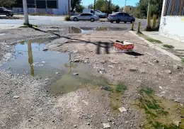 Urgen rehabilitación de calles en la colonia Sochiloa