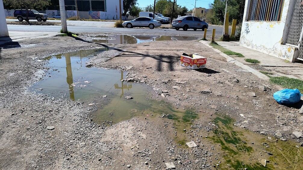 Urgen rehabilitación de calles en la colonia Sochiloa