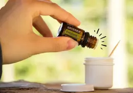 ¿Cuáles son los beneficios del aceite de orégano y qué dosis se recomienda al día?
