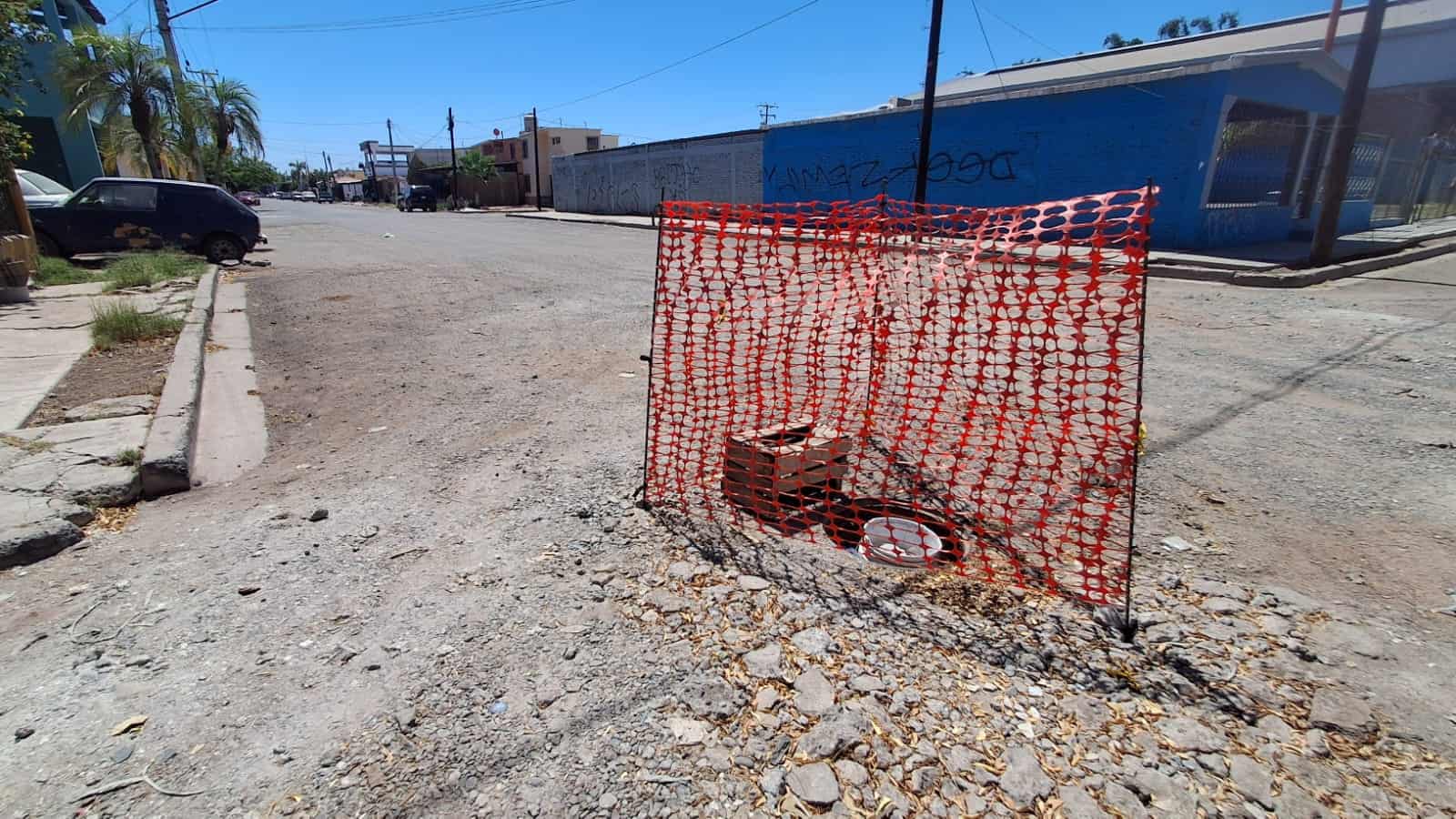 Vecinos de Valle Dorado en Ciudad Obregón reportan problemáticas por alcantarilla abierta