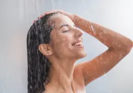 ¿Con qué frecuencia hay que ducharse y en qué momento del día? Expertos en dermatología responden