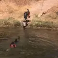 Cajemenses insisten en bañarse en canales, pese a riesgos