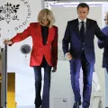Emmanuel Macron, presidente de Francia, recibe cachetada de su esposa