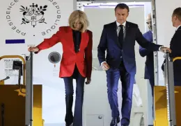 Emmanuel Macron, presidente de Francia, recibe cachetada de su esposa