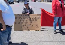 Residentes de la colonia Municipio Libre protestan por problemas de aguas negras