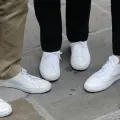 3 formas de limpiar tus tenis blancos para evitar que se les hagan manchas amarillas