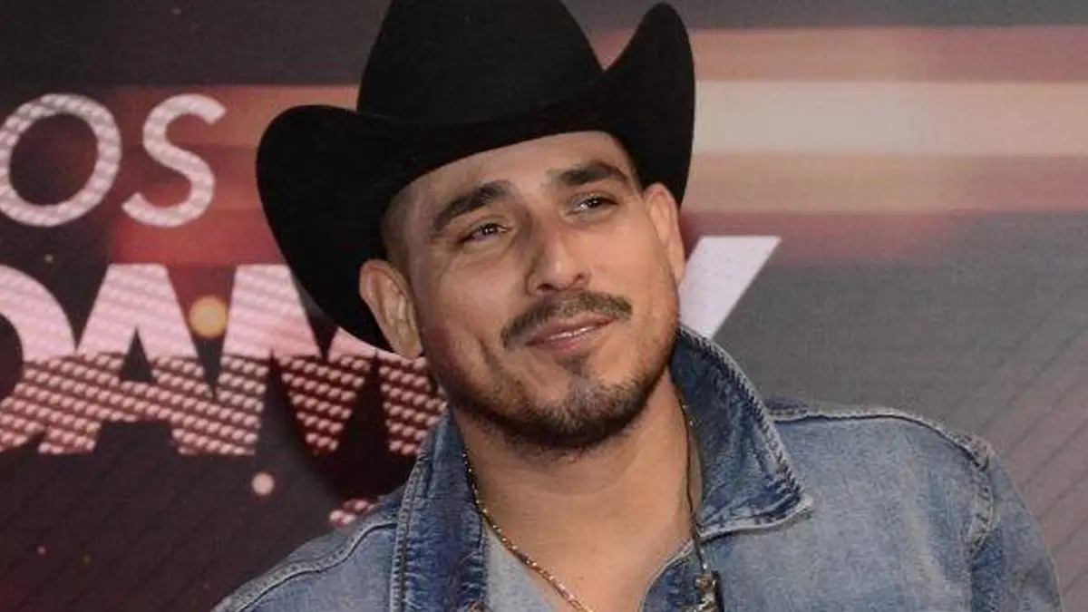 A Espinoza Paz "le cayó la voladora": se queda sin visa de trabajo en Estados Unidos