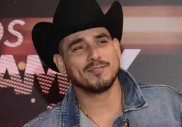 A Espinoza Paz "le cayó la voladora": se queda sin visa de trabajo en Estados Unidos