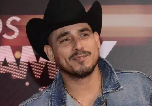 A Espinoza Paz "le cayó la voladora": se queda sin visa de trabajo en Estados Unidos