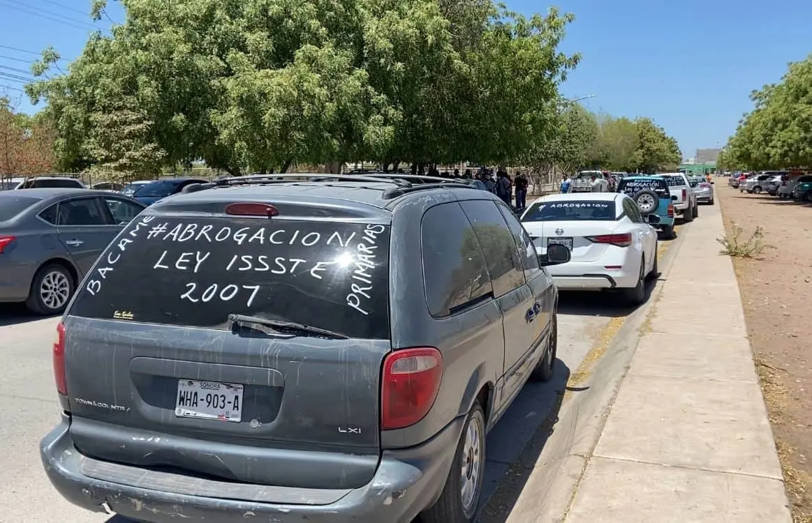 Con caravana vehicular se manifiesta magisterio en Navojoa