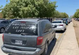Con caravana vehicular se manifiesta magisterio en Navojoa