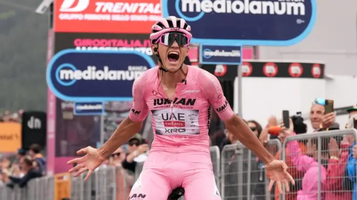 Ciclista mexicano Isaac del Toro sigue liderando el Giro de Italia Ciclista mexicano Isaac del Toro sigue liderando el Giro de Italia