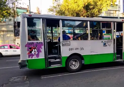 ¿Por qué algunas unidades de transporte público en la CDMX usan cilindros de gas?