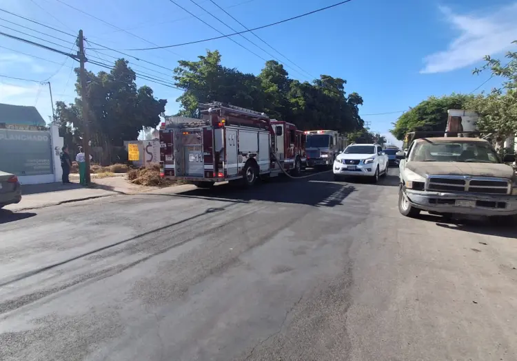 Se registra fuerte incendio al norte de Ciudad Obregón