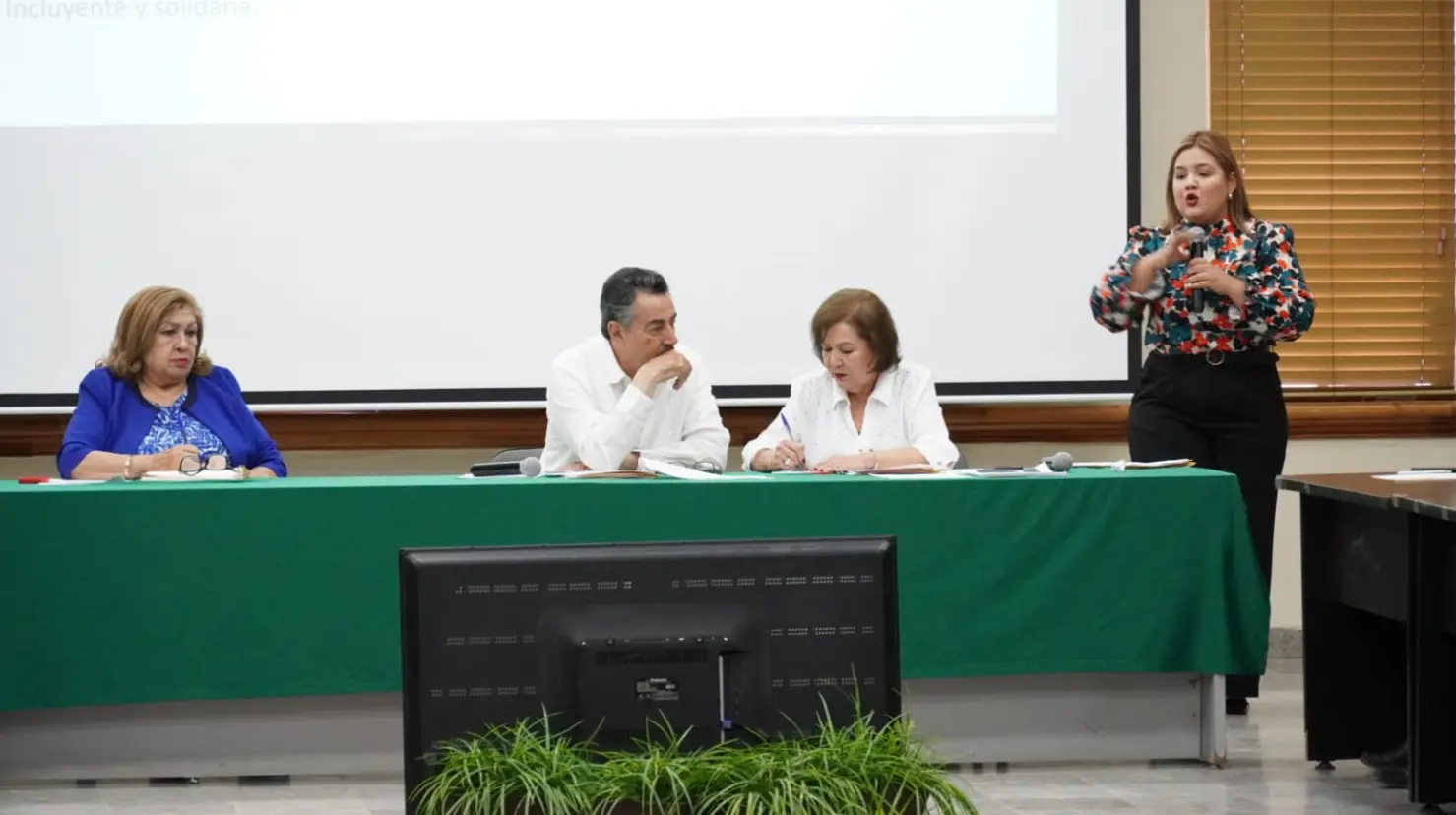 En Cabildo Abierto proponen atender salud mental de migrantes e indigentes