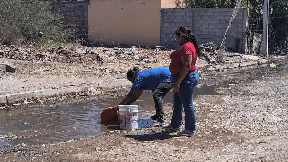 Exigen reparación de drenajes colapsados en la colonia Beltrones de Cajeme