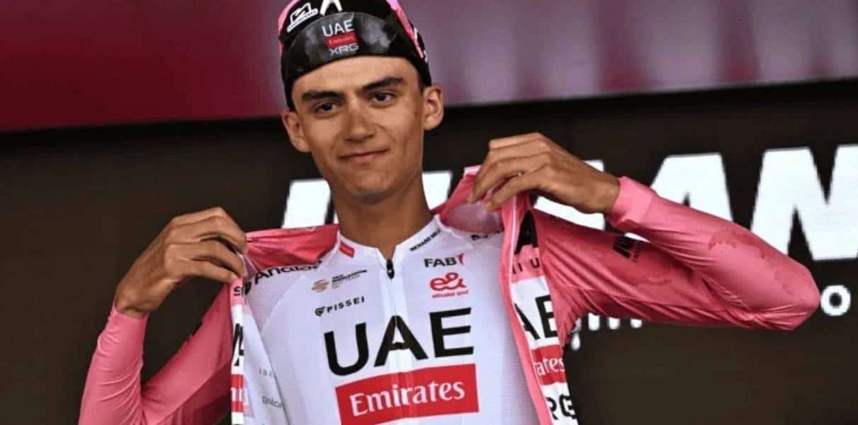 Ciclista mexicano Isaac del Toro, cerca del título en el Giro de Italia