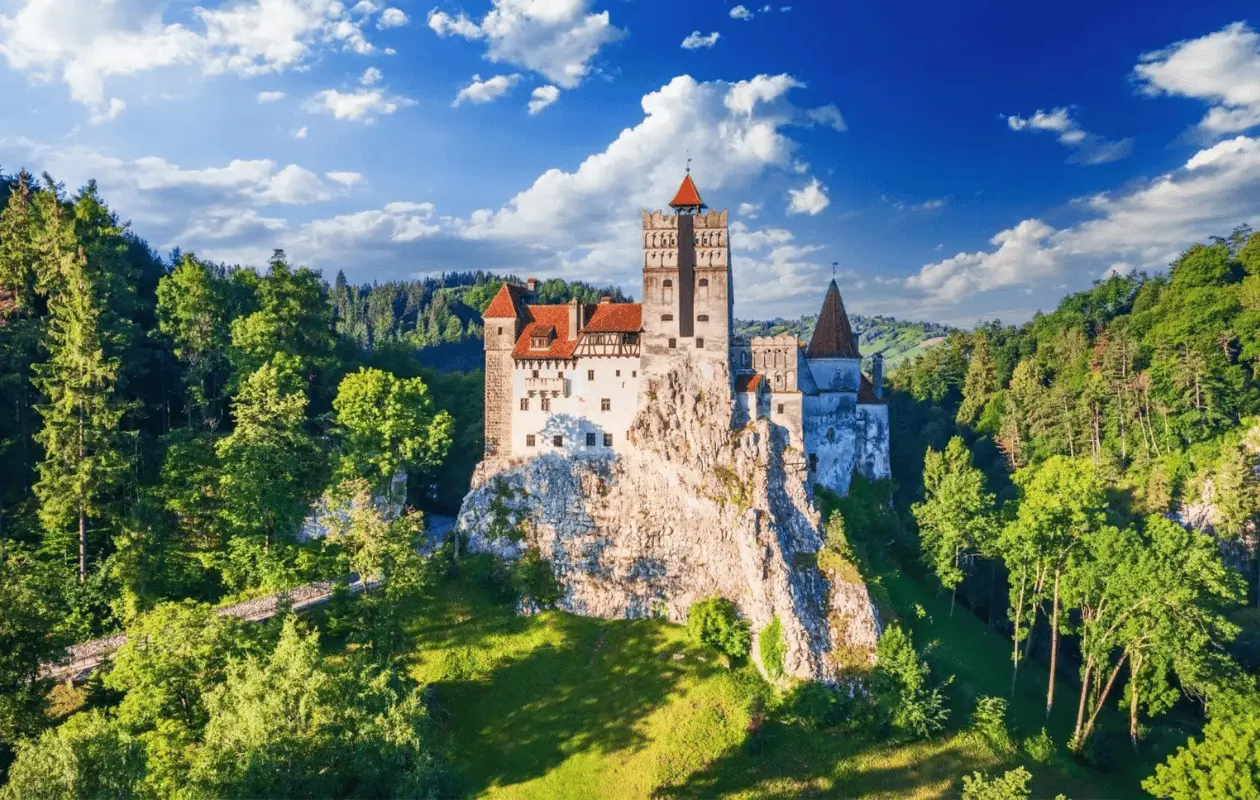 Rumania es un país que sorprende por la combinación de historia, leyenda, naturaleza y pueblos de encanto.