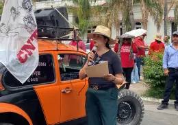 Magisterio marcha y pide al alcalde ser intermediario en la lucha