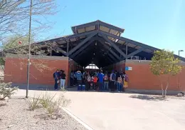 Universitarios yaquis reciben beca