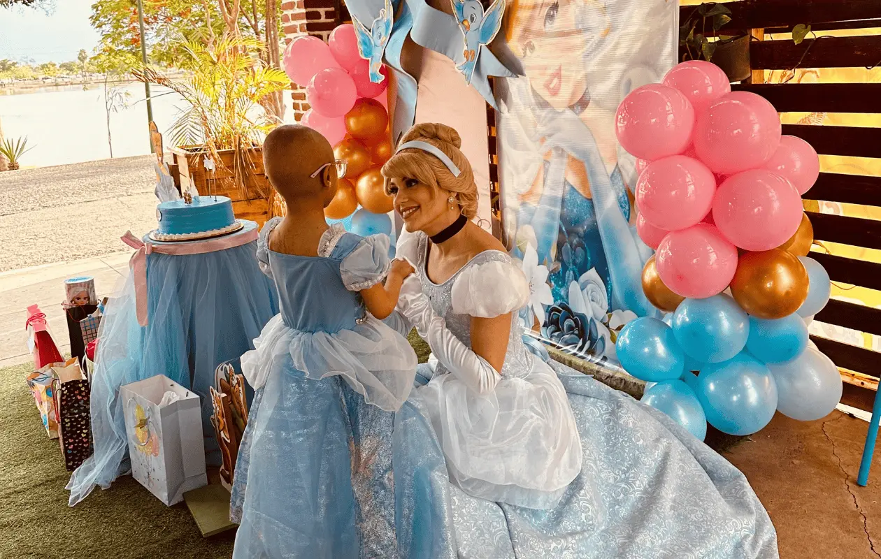 Cenicienta fue la invitada especial en el cumpleaños de Salomé.