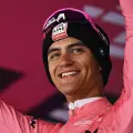 Isaac del Toro pierde la Maglia Rosa del Giro de Italia, pero hace historia para el ciclismo mexicano
