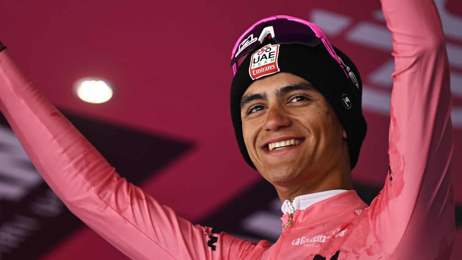 Isaac del Toro pierde la Maglia Rosa del Giro de Italia, pero hace historia en el ciclismo mexicano