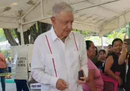 AMLO reaparece tras ocho meses de ausencia para votar en la Elección del Poder Judicial