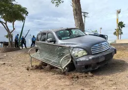 Pierde el control del volante y por poco cae a la Laguna del Náinari