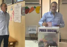 Manlio Fabio Beltrones constata baja participación en elecciones judiciales de Hermosillo