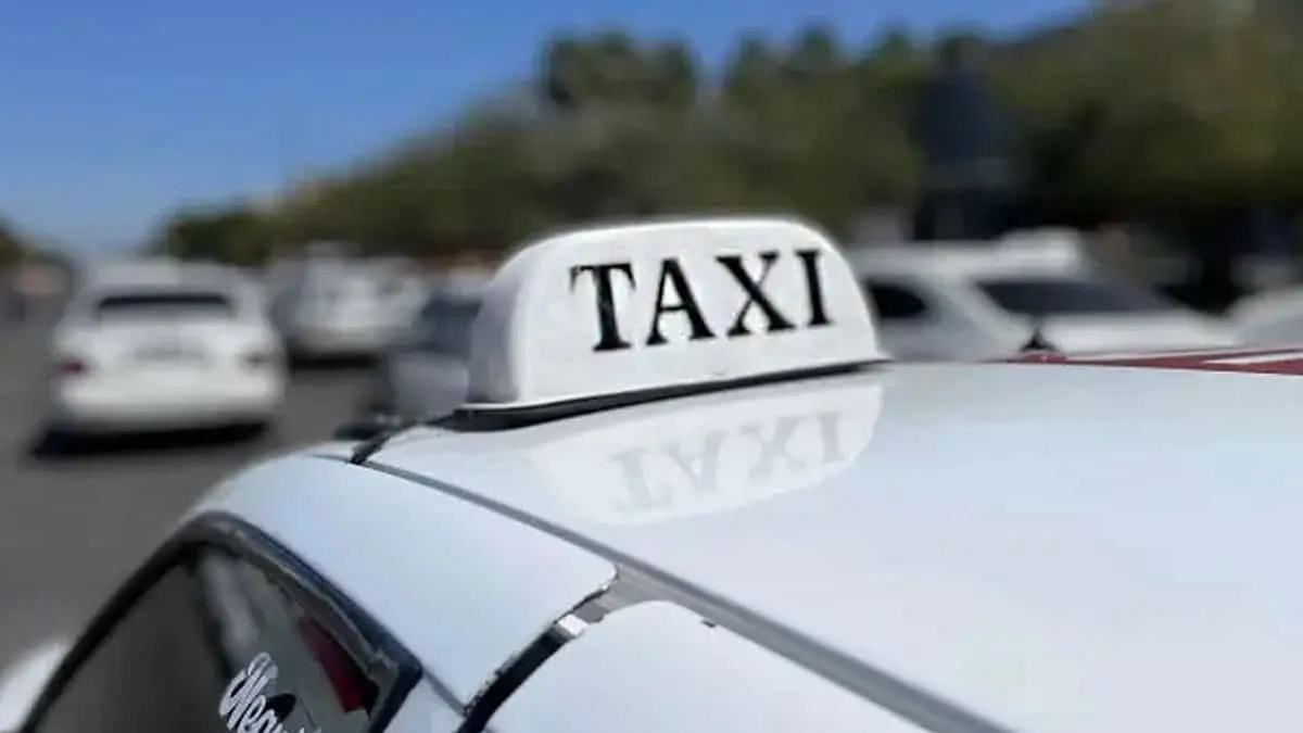¿Cómo identificar a un taxi "pirata" y qué precauciones tomar?