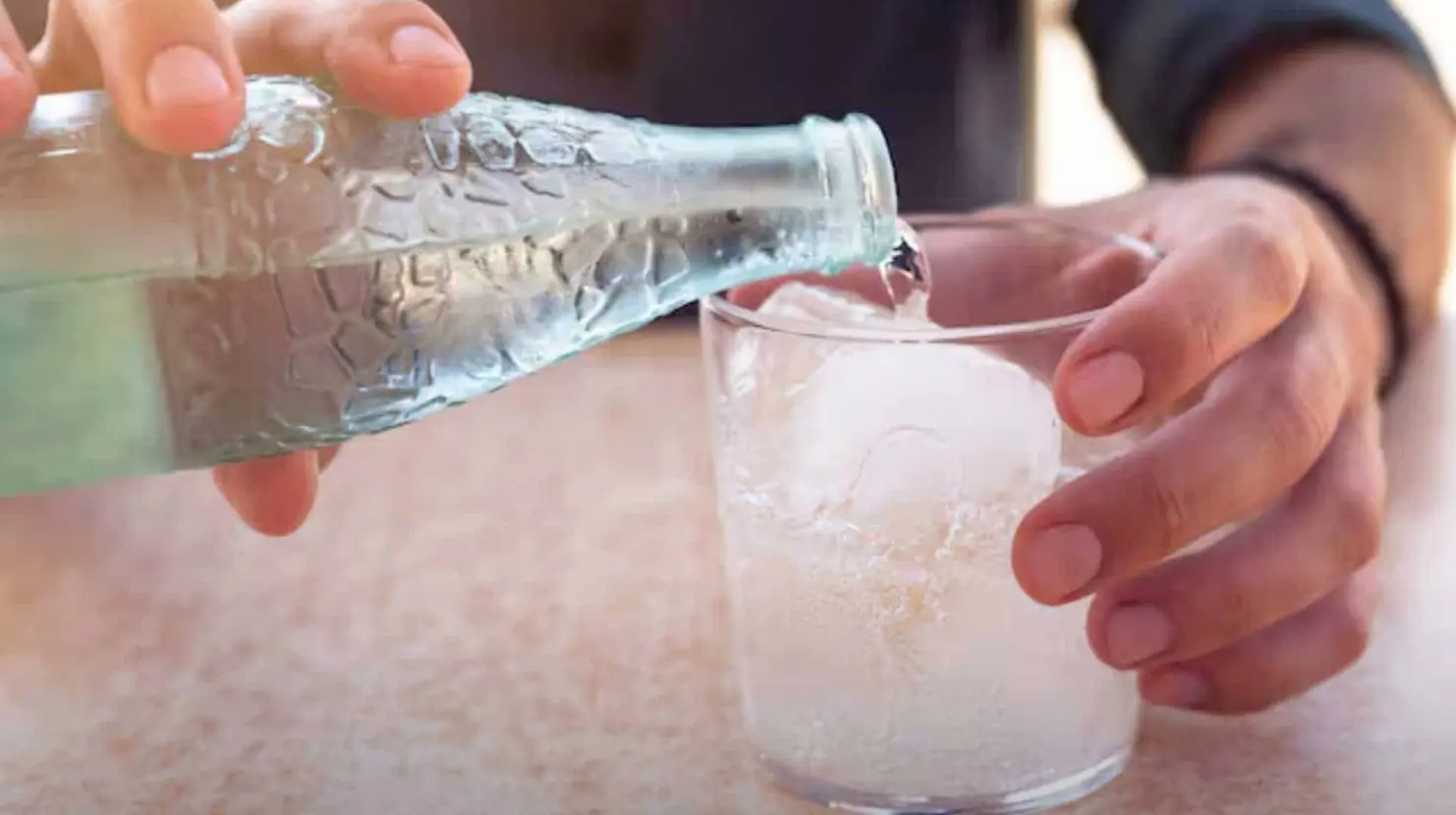 ¿El agua mineral afecta a los riñones? Esto debes saber al respecto