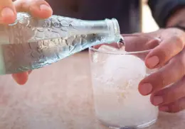 ¿El agua mineral afecta a los riñones? Esto debes saber al respecto