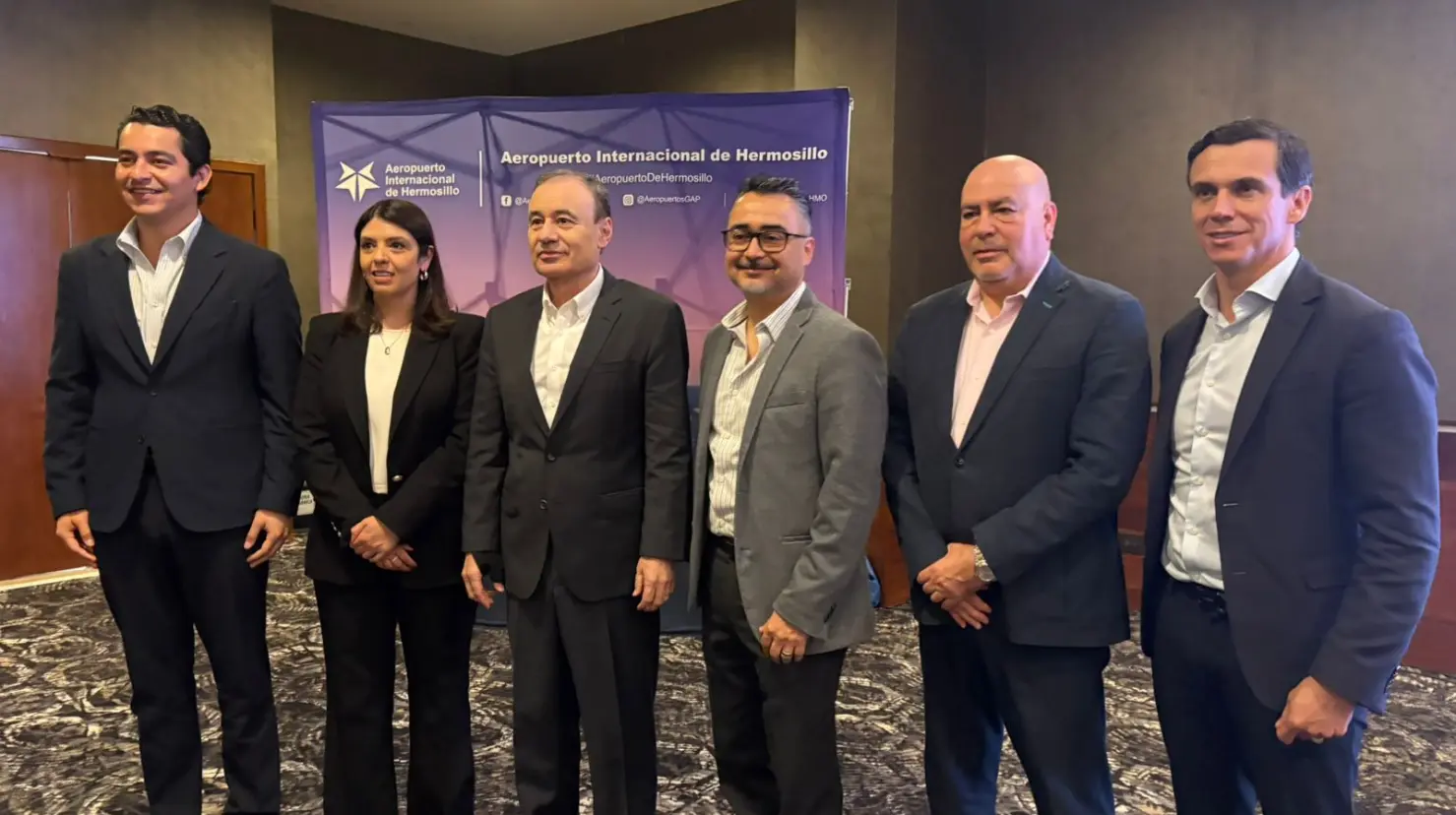Durante los últimos cinco años, el tráfico de pasajeros del Aeropuerto Internacional de Hermosillo ha registrado un incremento acumulado del 10%, y tan solo en los primeros cuatro meses del 2025 alcanzó un crecimiento del 8%, atendiendo a 720 mil pasajeros