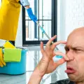 ¿El piso huele feo después de que lo trapeas? Con este líquido puedes quitarlo, según la Inteligencia Artificial