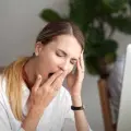 ¡Atención a los bostezos! Podrían ser un indicador de problemas cerebrales