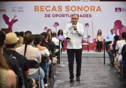 Becas y apoyos económicos deja el gobernador Alfonso Durazo para el sur de Sonora