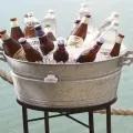 Así puedes enfriar tus bebidas en minutos con un solo ingrediente durante un día caluroso