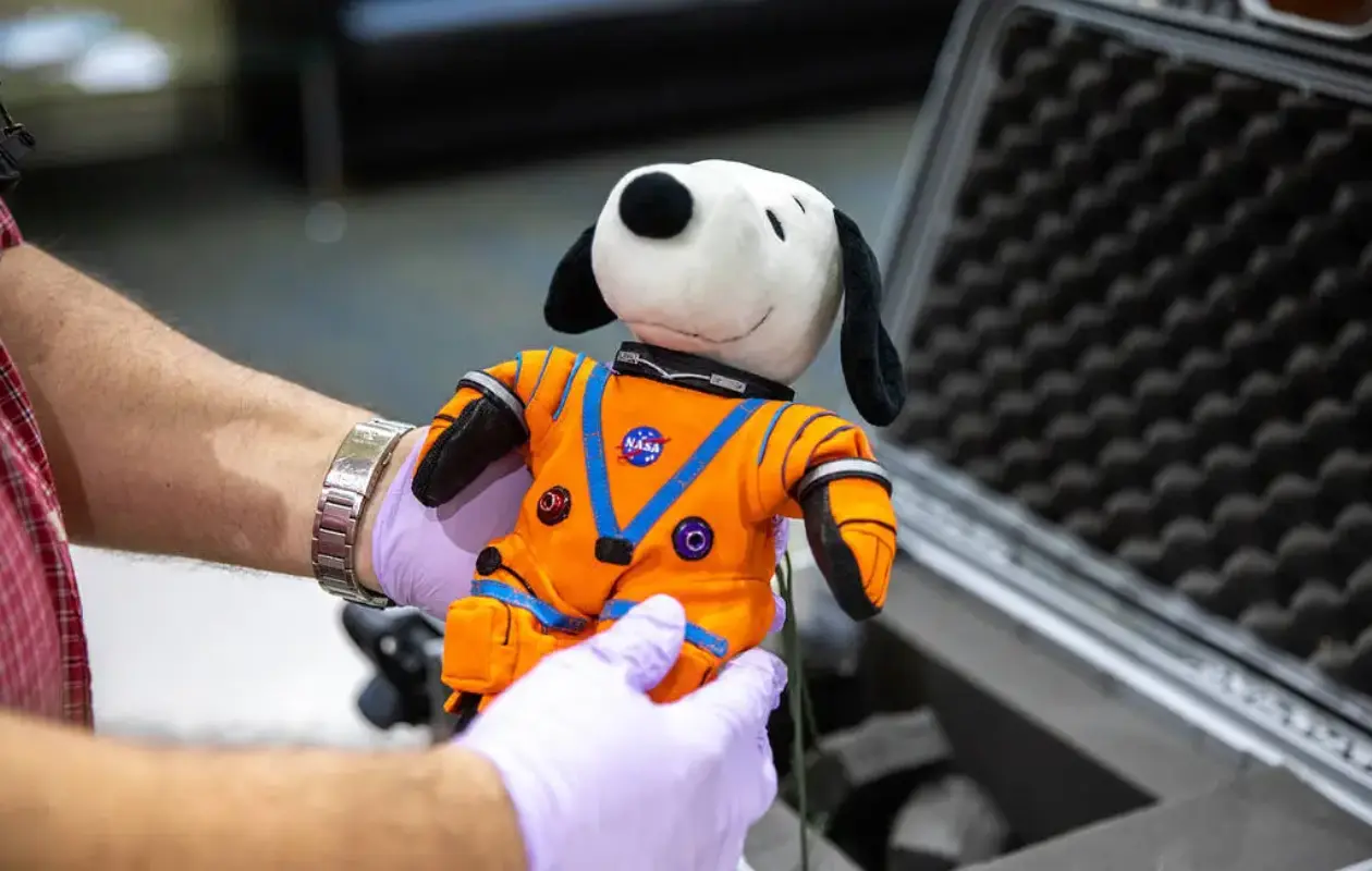 En la misión Artemis I un peluche de Snoopy viajó al espacio.